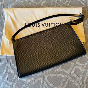 Louis Vitton Vintage Epi Pochete Accessories Bag!